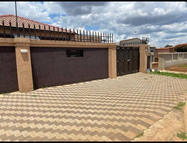 3 BEDROOM HOUSE FOR SALE IN VOSLOORUS